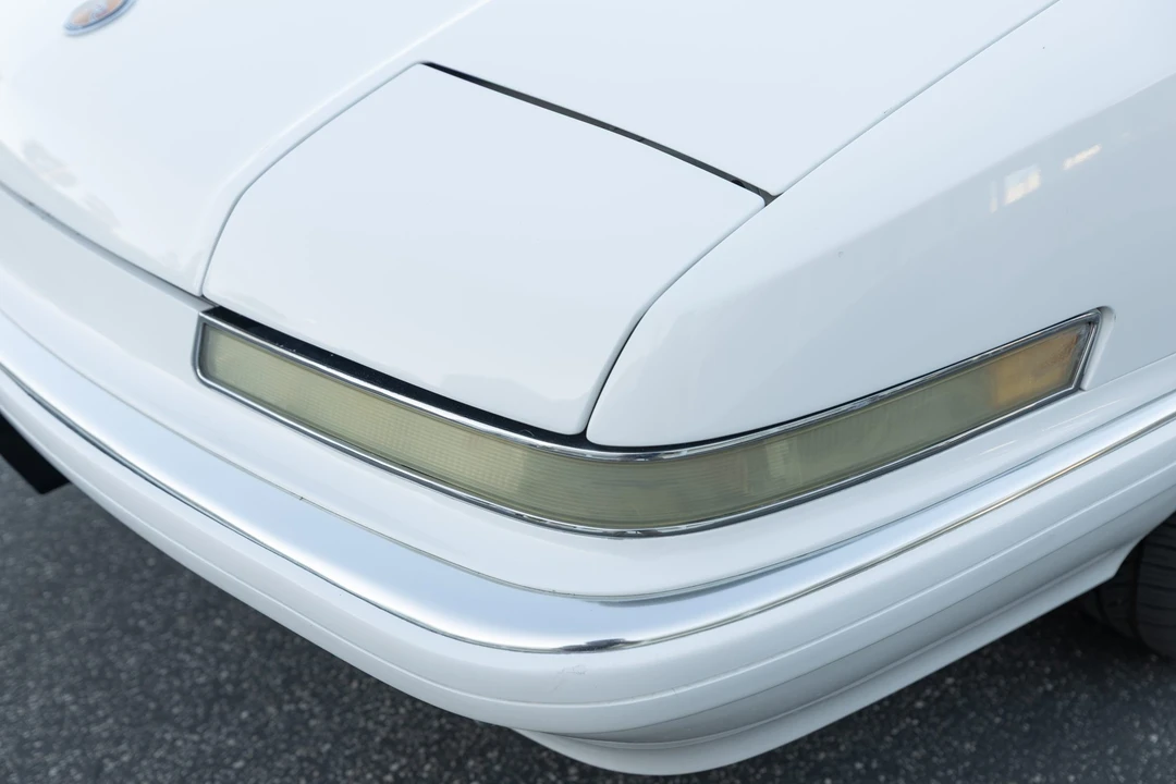 1991 Buick Reatta - Image 28 of 31