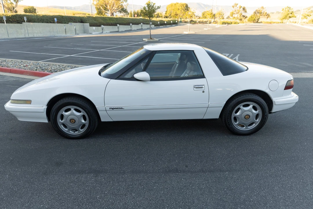 1991 Buick Reatta - Image 7 of 31