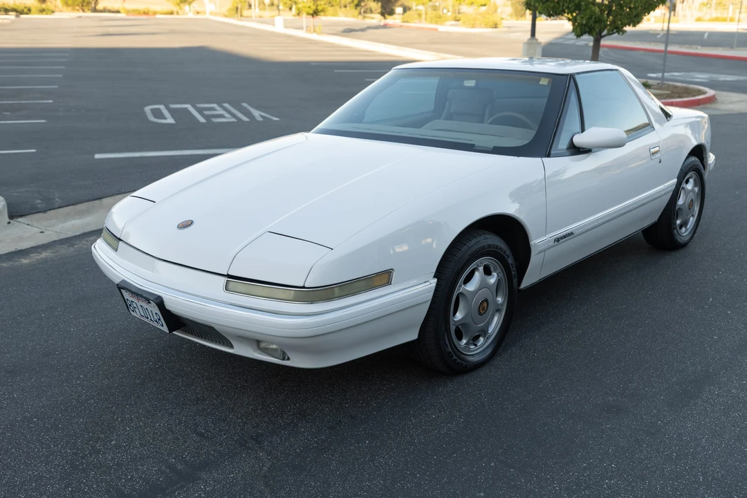 1991 Buick Reatta - Image 5 of 31
