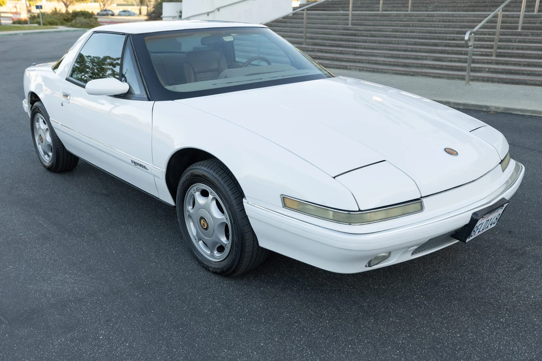 1991 Buick Reatta - Image 2 of 31