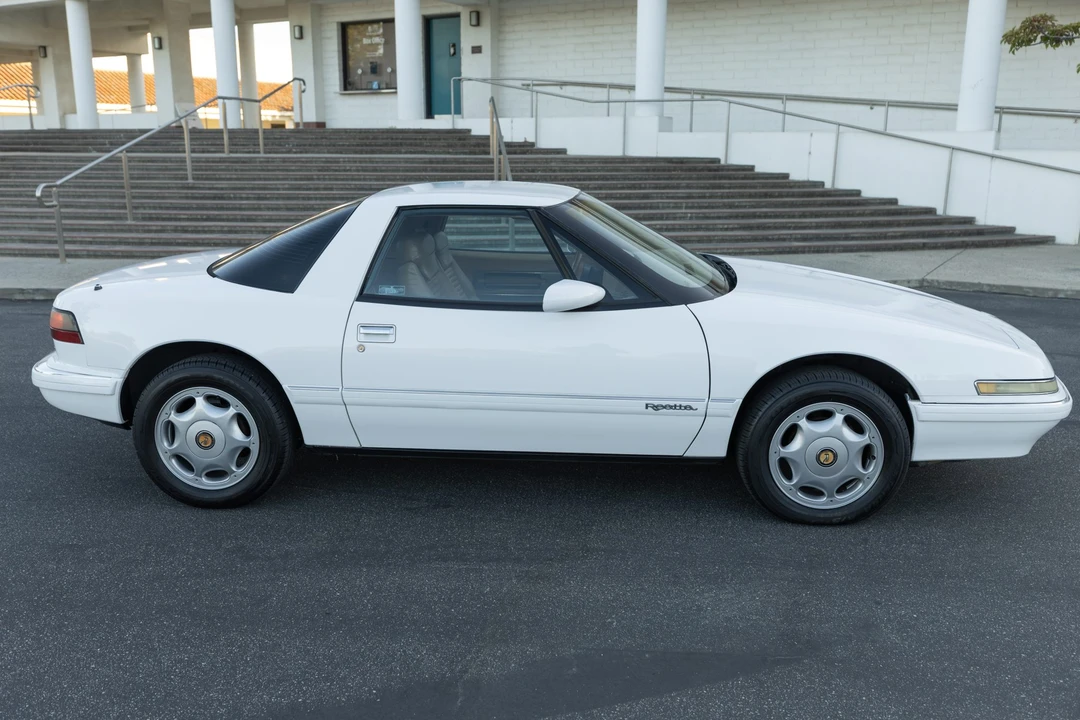 1991 Buick Reatta - Image 21 of 31