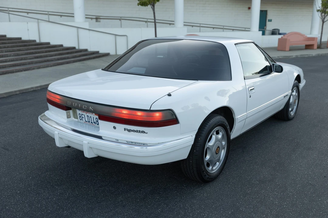 1991 Buick Reatta - Image 18 of 31