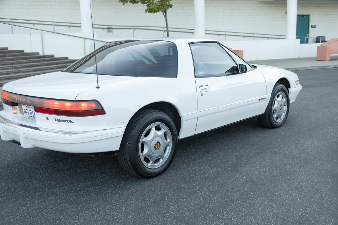 1991 Buick Reatta - Image 19 of 31