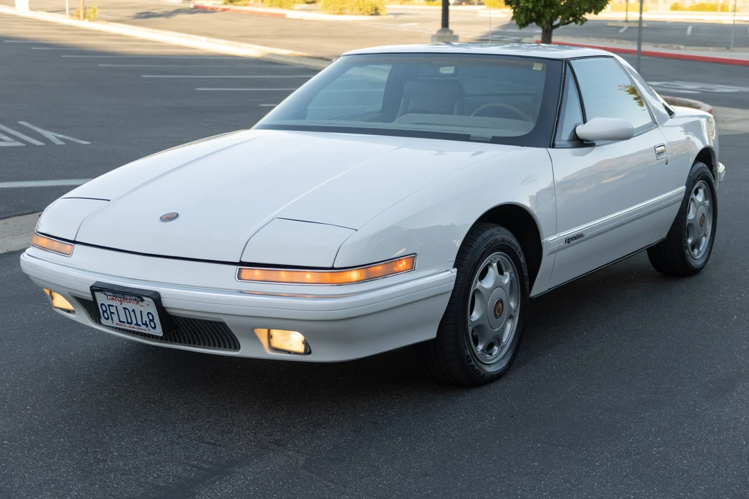 1991 Buick Reatta - Image 13 of 31