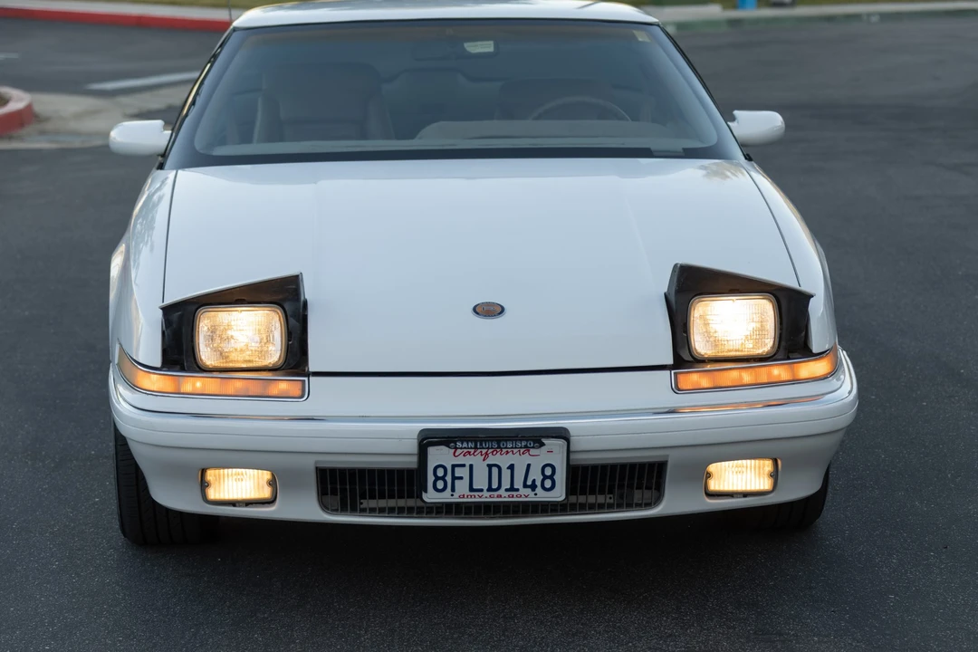 1991 Buick Reatta - Image 12 of 31