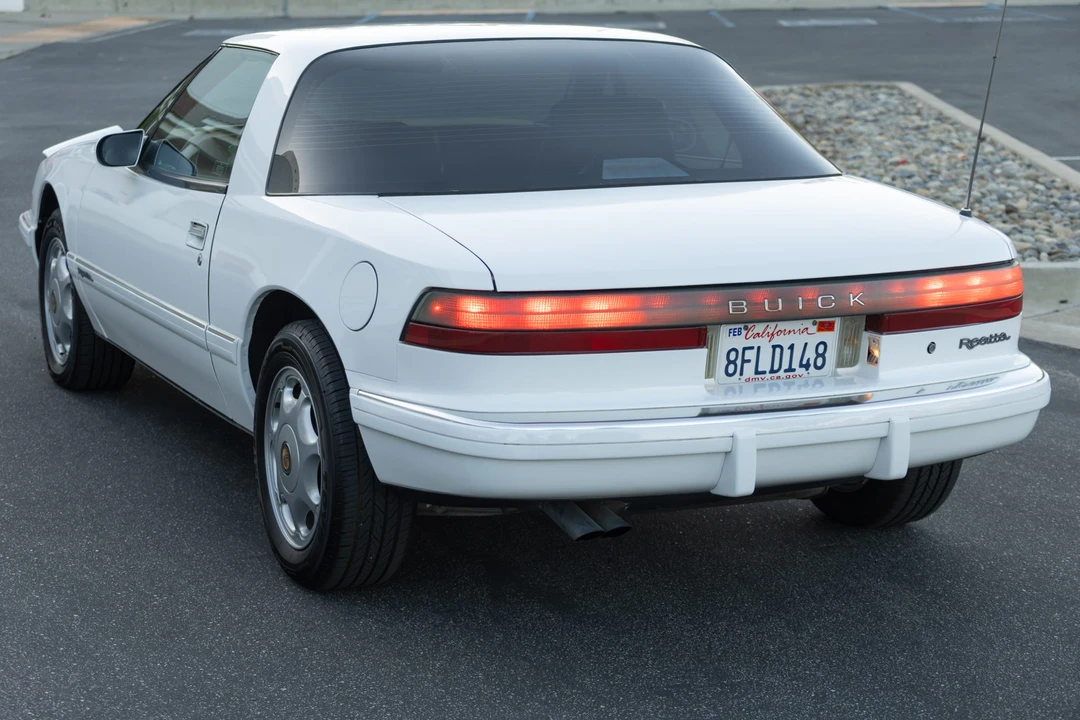 1991 Buick Reatta - Image 16 of 31
