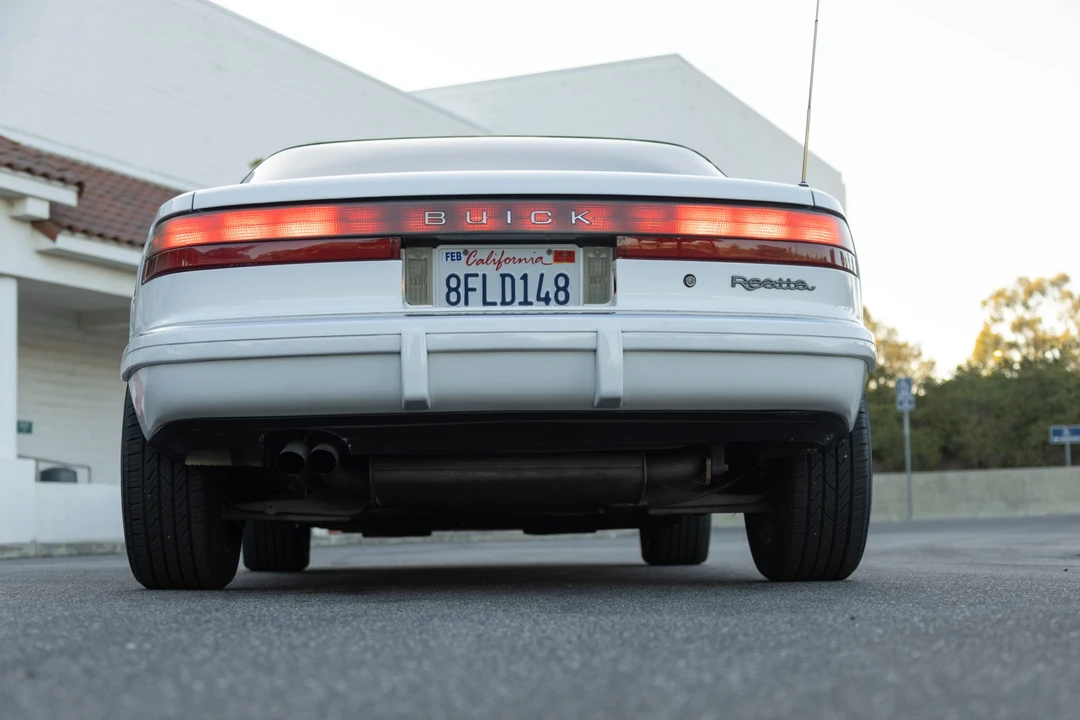 1991 Buick Reatta - Image 17 of 31