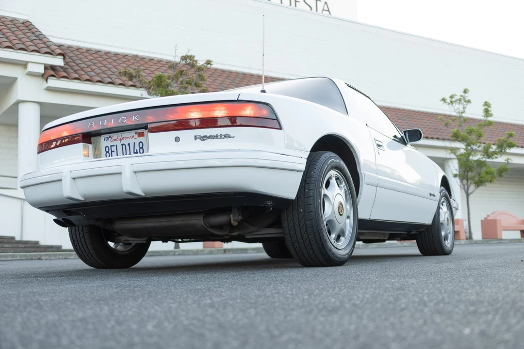 1991 Buick Reatta - Image 20 of 31