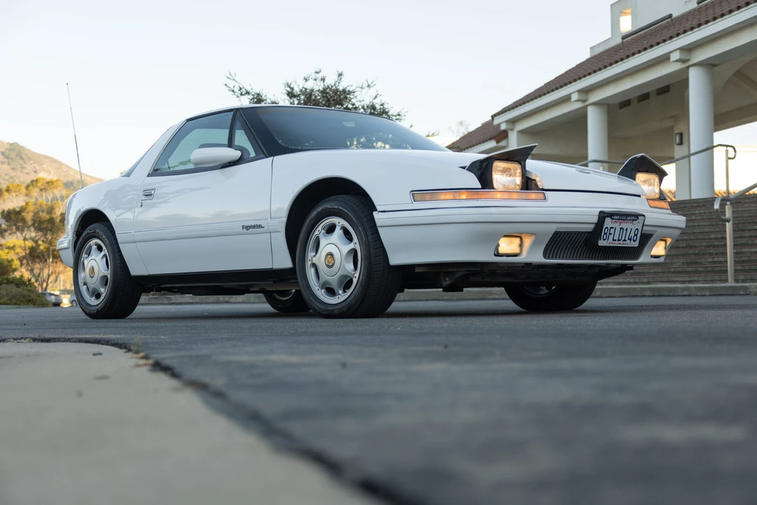 1991 Buick Reatta - Image 9 of 31