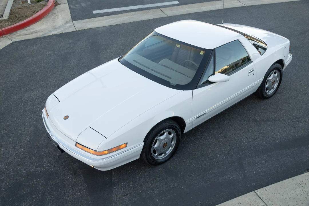 1991 Buick Reatta - Image 6 of 31