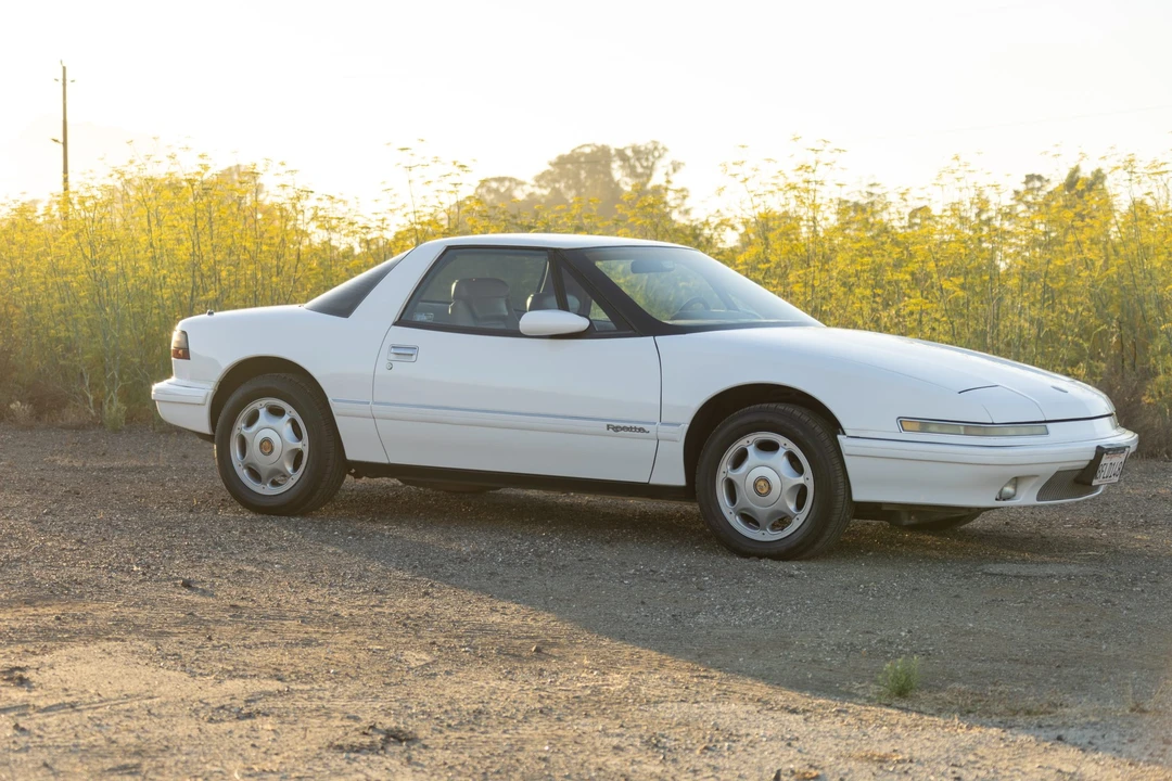 1991 Buick Reatta - Image 22 of 31