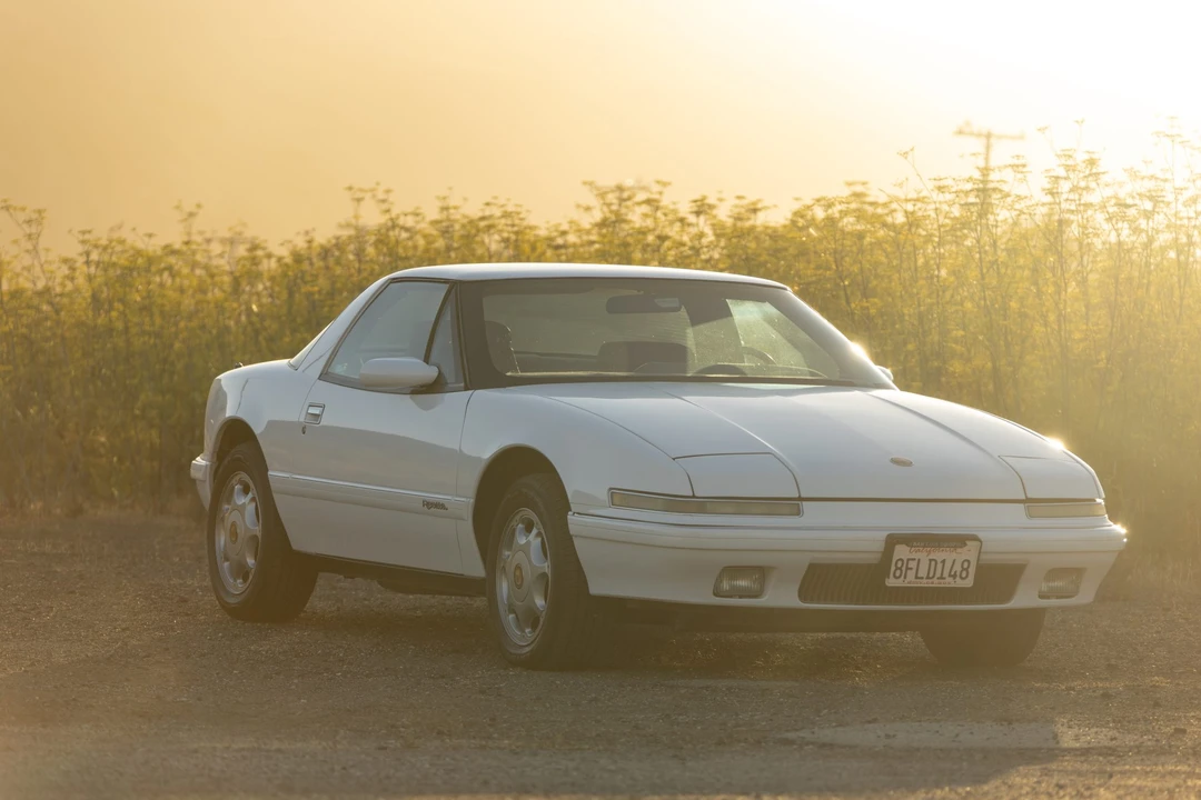 1991 Buick Reatta - Image 25 of 31
