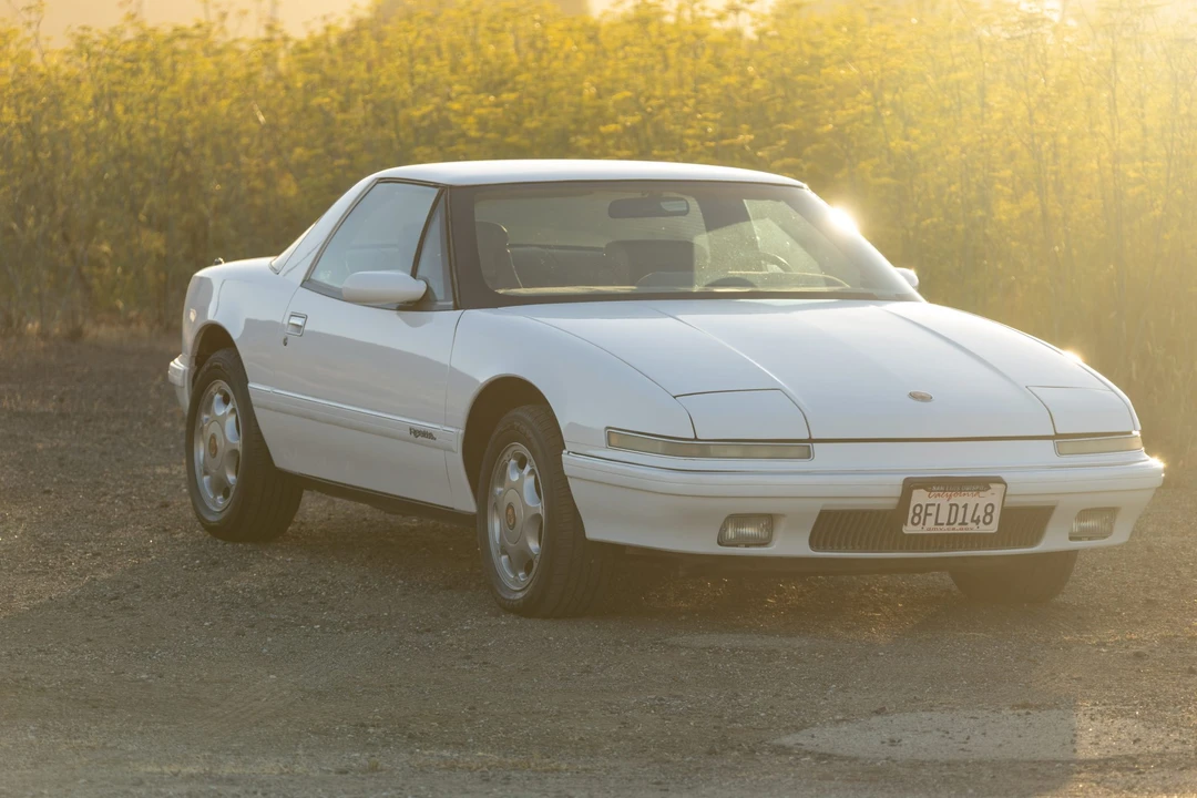 1991 Buick Reatta - Image 26 of 31