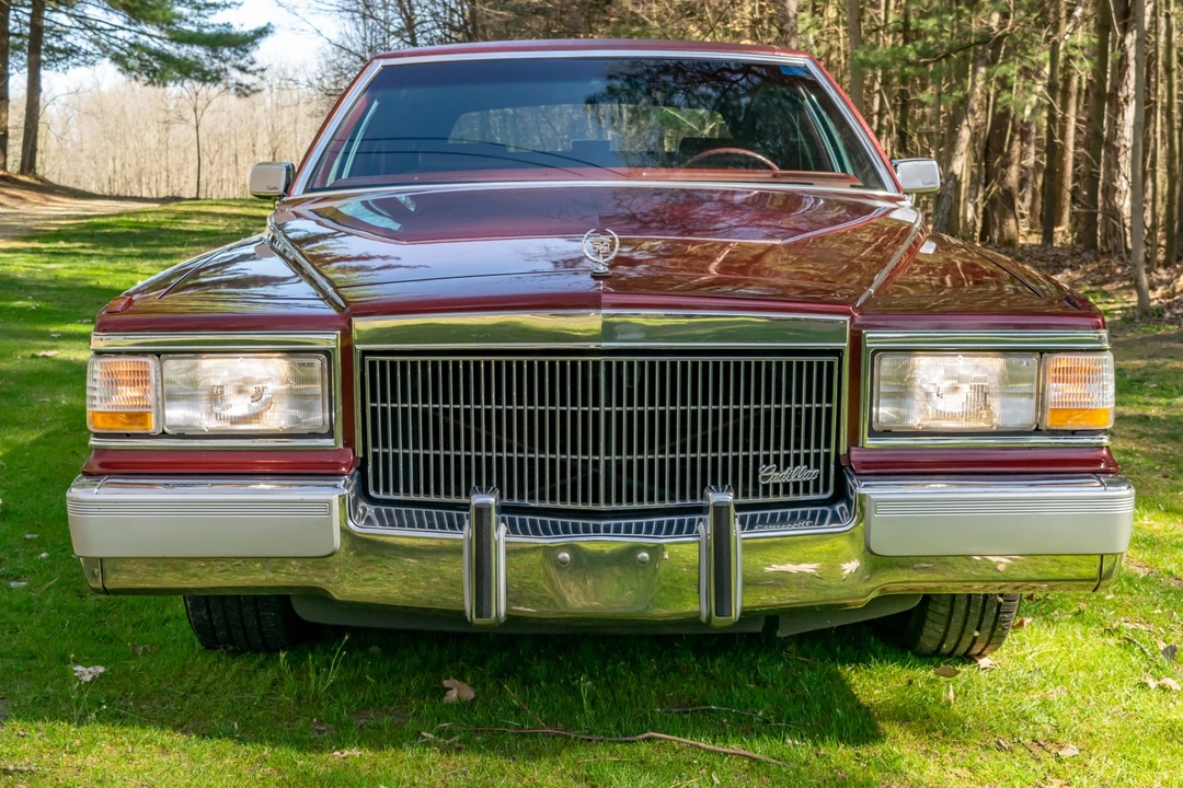 1991 Cadillac Brougham - Image 13 of 31
