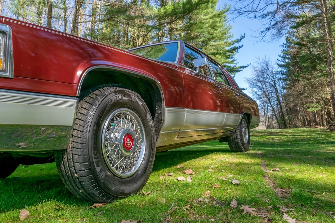 1991 Cadillac Brougham - Image 12 of 31