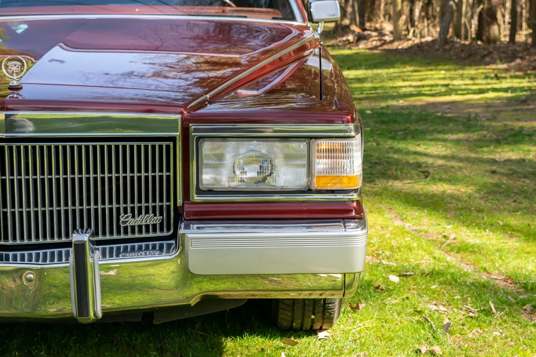 1991 Cadillac Brougham - Image 15 of 31