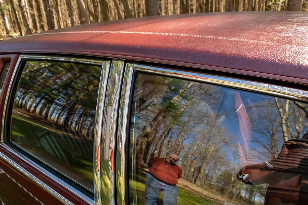 1991 Cadillac Brougham - Image 26 of 31