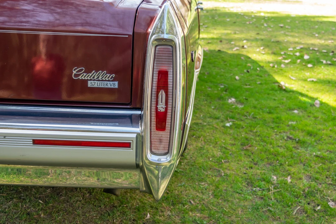 1991 Cadillac Brougham - Image 18 of 31