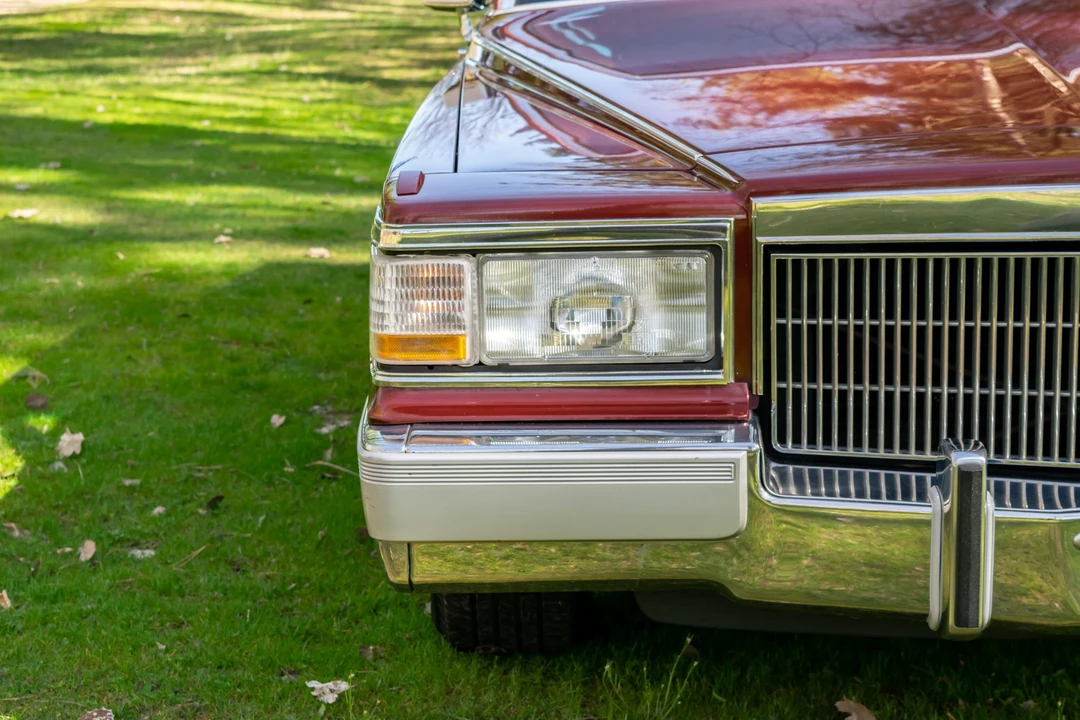 1991 Cadillac Brougham - Image 16 of 31