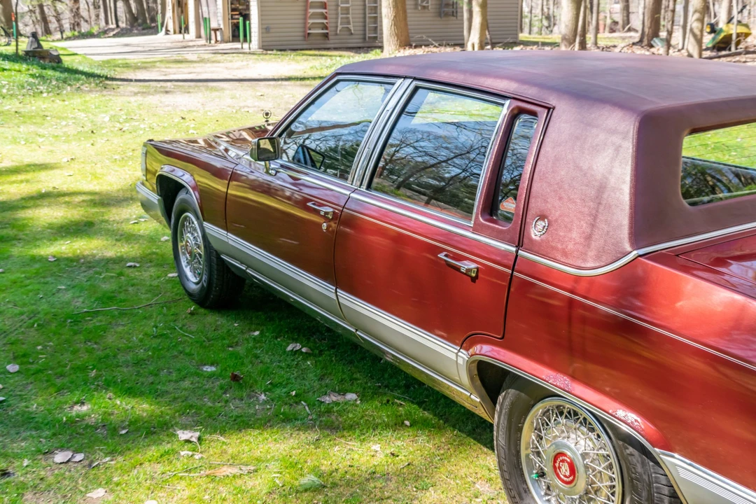 1991 Cadillac Brougham - Image 11 of 31