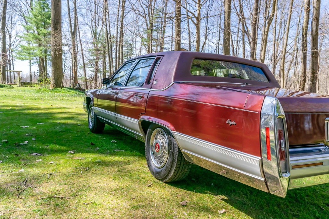 1991 Cadillac Brougham - Image 10 of 31