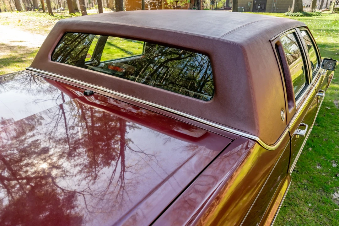 1991 Cadillac Brougham - Image 22 of 31