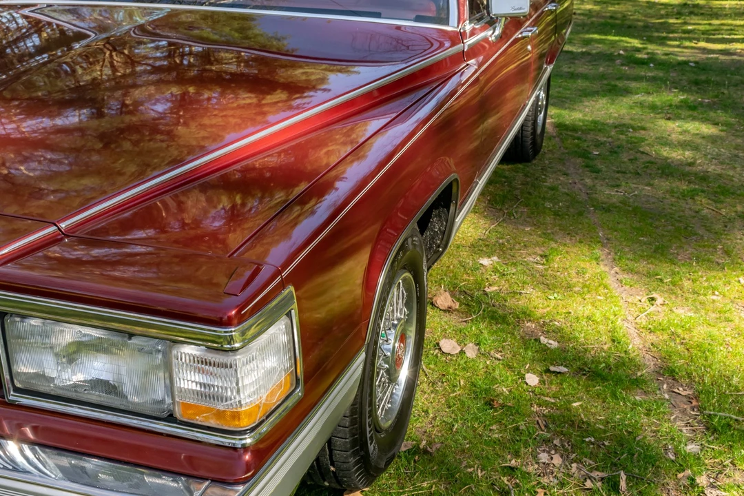 1991 Cadillac Brougham - Image 30 of 31