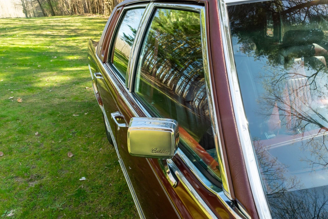 1991 Cadillac Brougham - Image 28 of 31