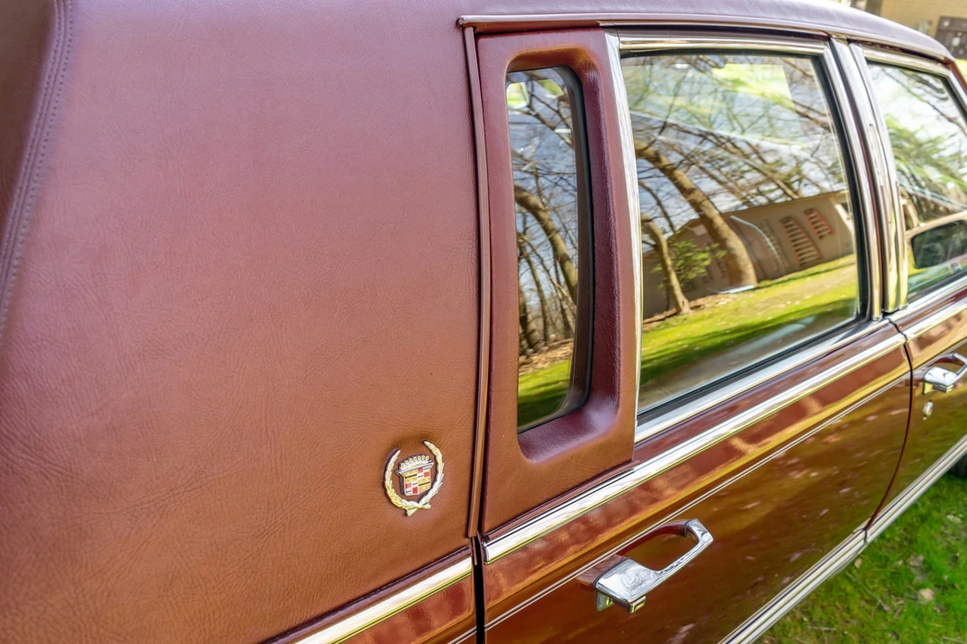 1991 Cadillac Brougham - Image 27 of 31