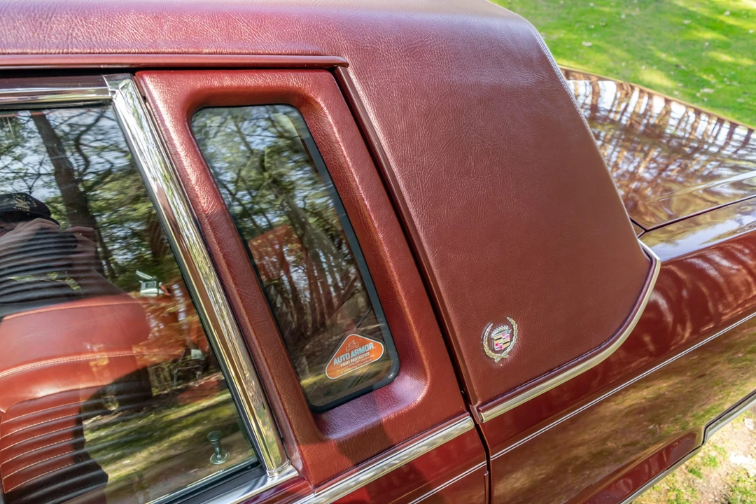 1991 Cadillac Brougham - Image 25 of 31