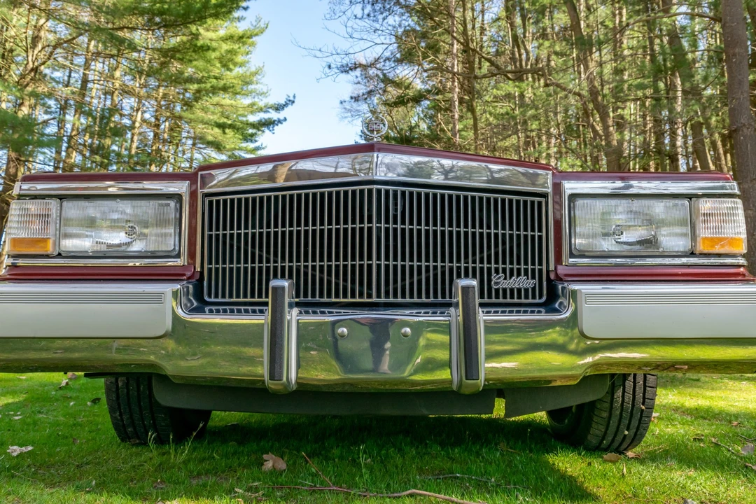 1991 Cadillac Brougham - Image 14 of 31