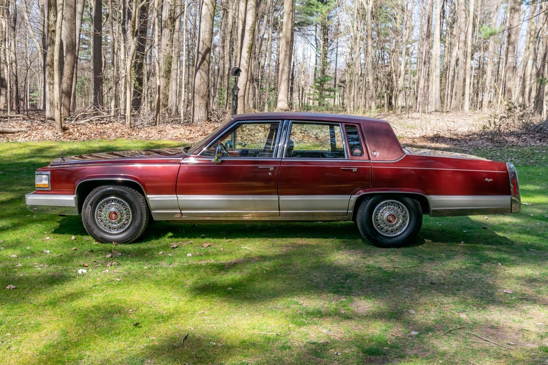 1991 Cadillac Brougham - Image 9 of 31