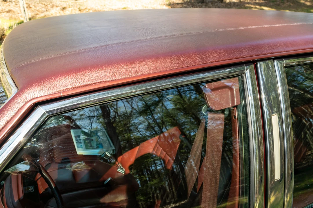 1991 Cadillac Brougham - Image 23 of 31