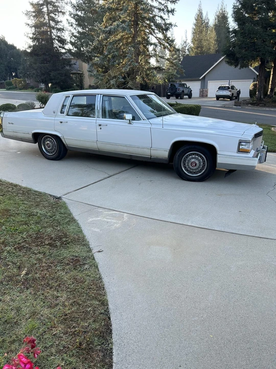 1991 Cadillac Brougham - Image 13 of 31