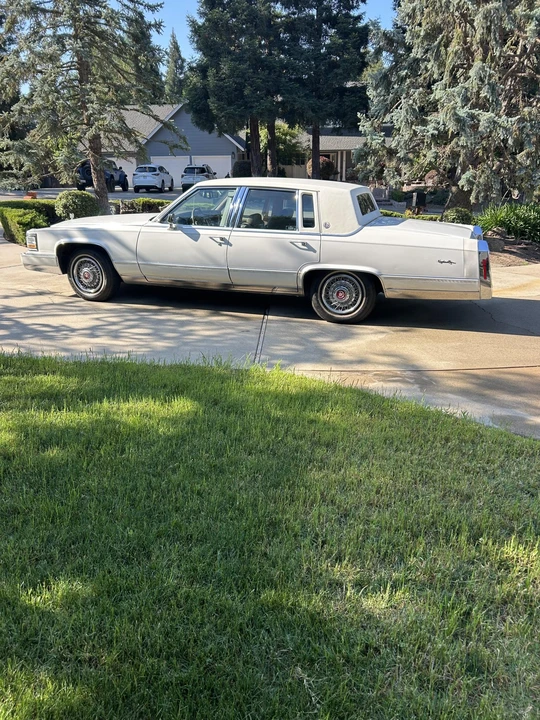 1991 Cadillac Brougham - Image 6 of 31