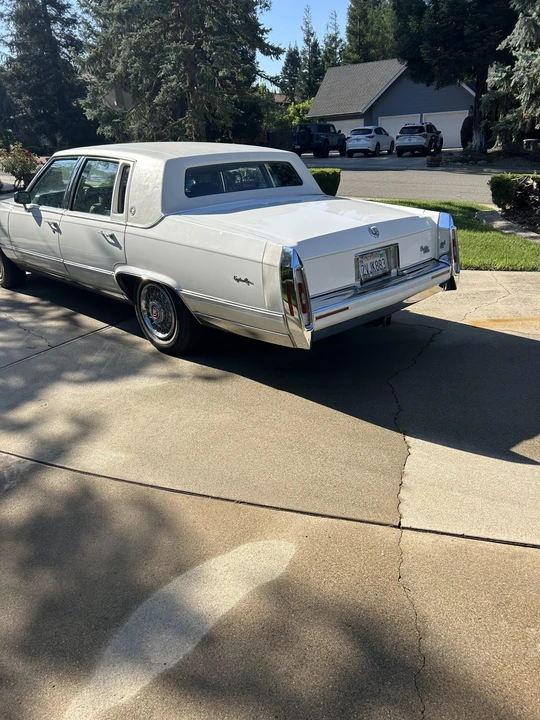 1991 Cadillac Brougham - Image 8 of 31
