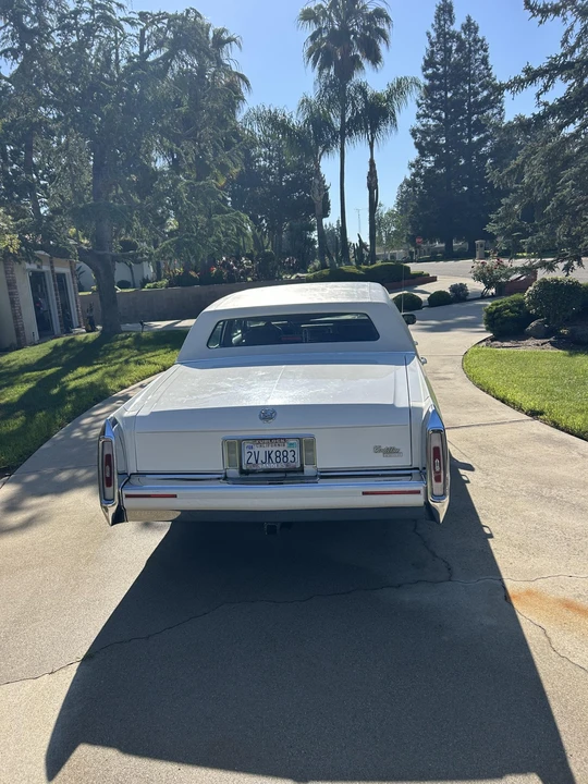 1991 Cadillac Brougham - Image 9 of 31
