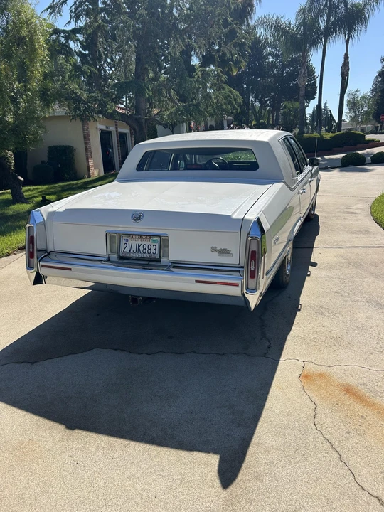 1991 Cadillac Brougham - Image 10 of 31