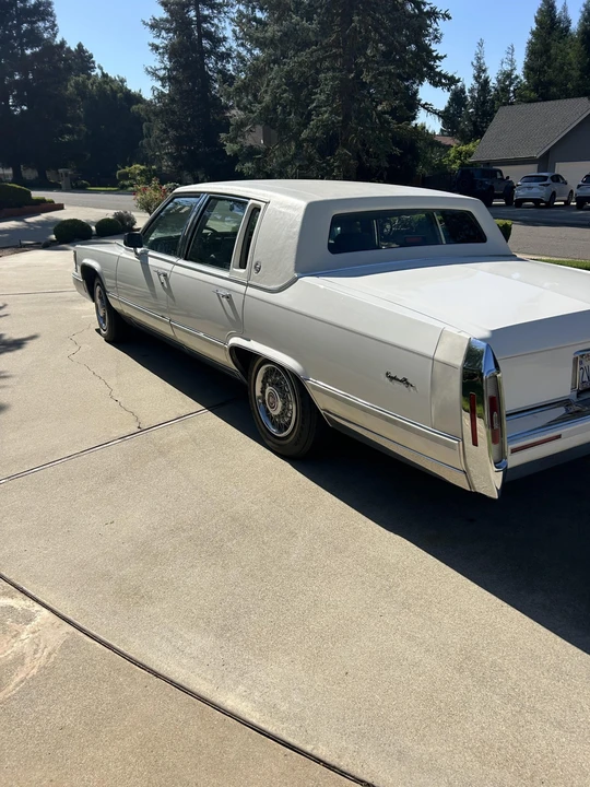1991 Cadillac Brougham - Image 7 of 31
