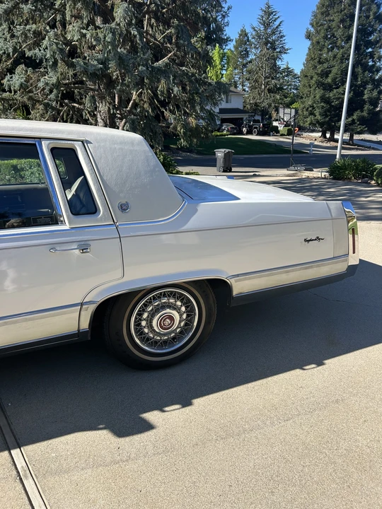 1991 Cadillac Brougham - Image 18 of 31