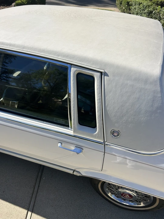 1991 Cadillac Brougham - Image 19 of 31