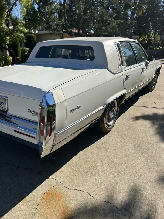 1991 Cadillac Brougham - Image 23 of 31