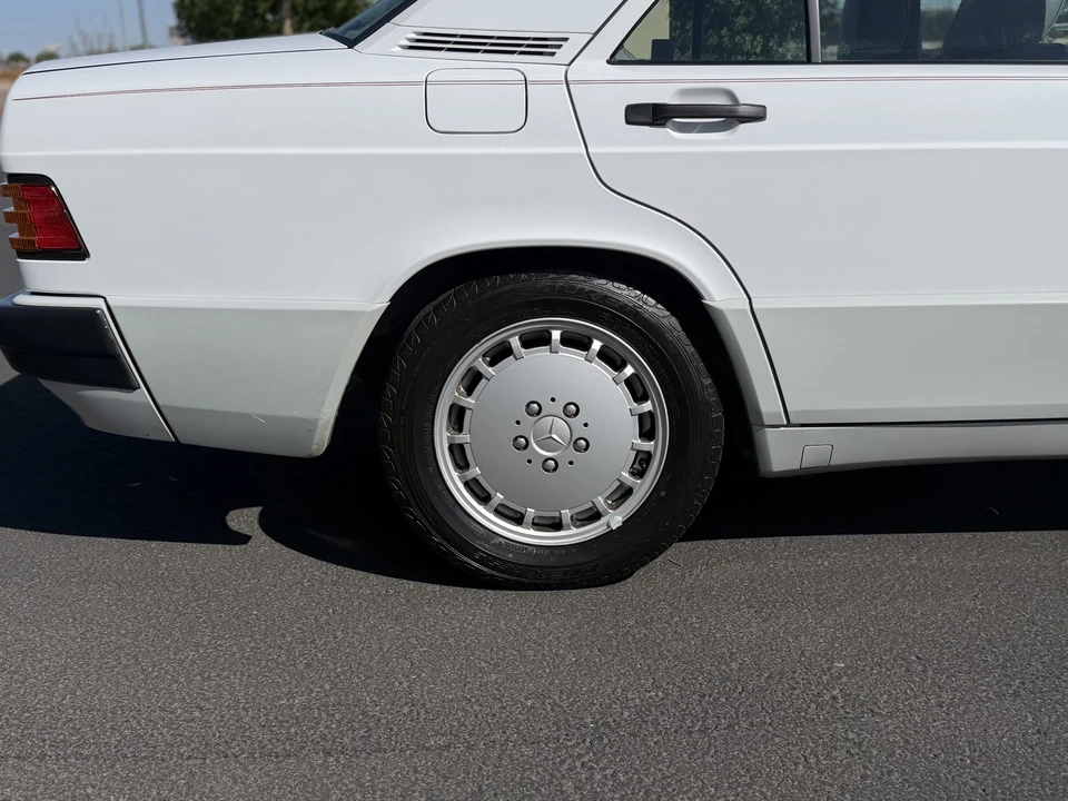 1991 Mercedes-Benz 190E - Image 23 of 31