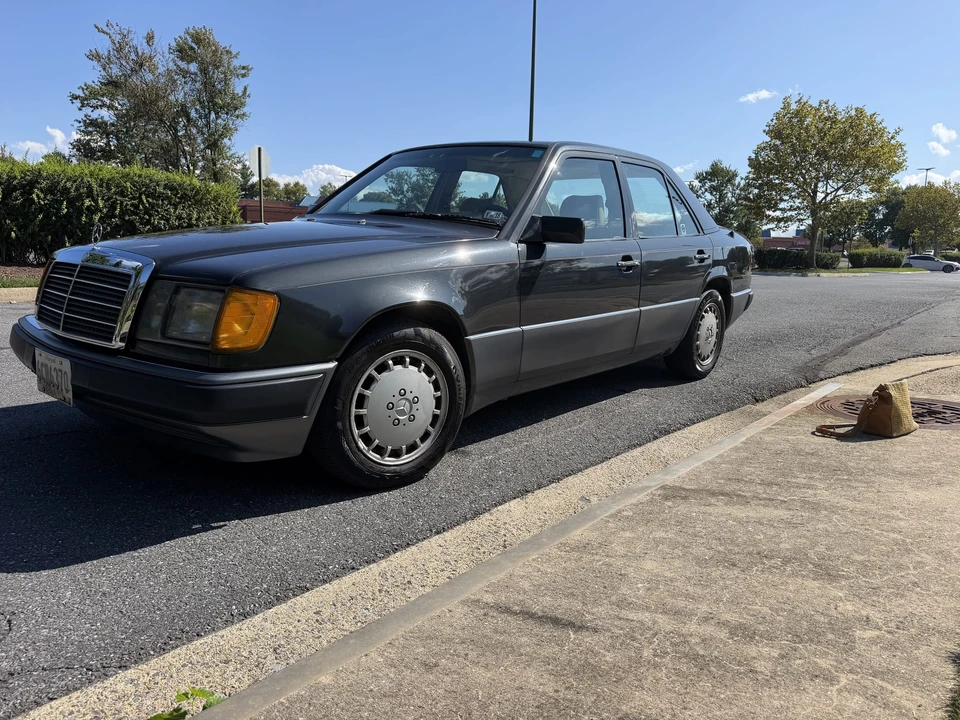 1991 Mercedes-Benz W124 E-Class - Image 2 of 31