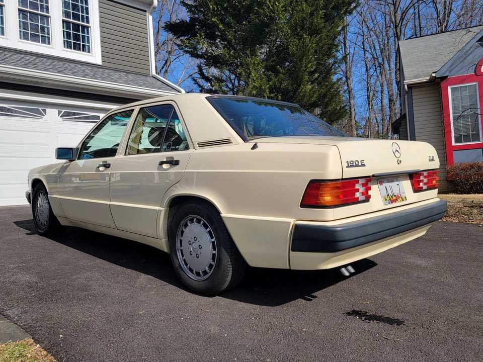 1992 Mercedes-Benz 190E - Image 12 of 31