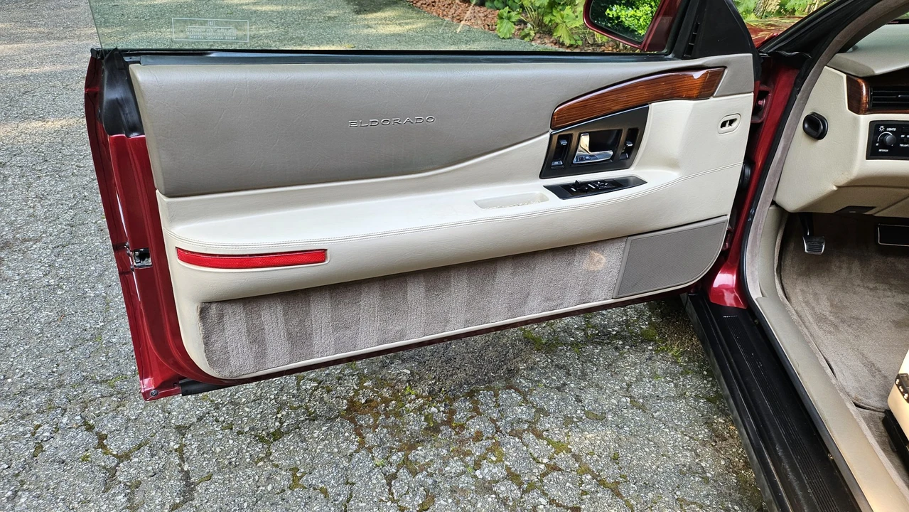1993 Cadillac Eldorado 11th Gen - Image 17 of 31