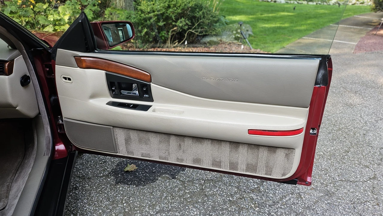 1993 Cadillac Eldorado 11th Gen - Image 20 of 31