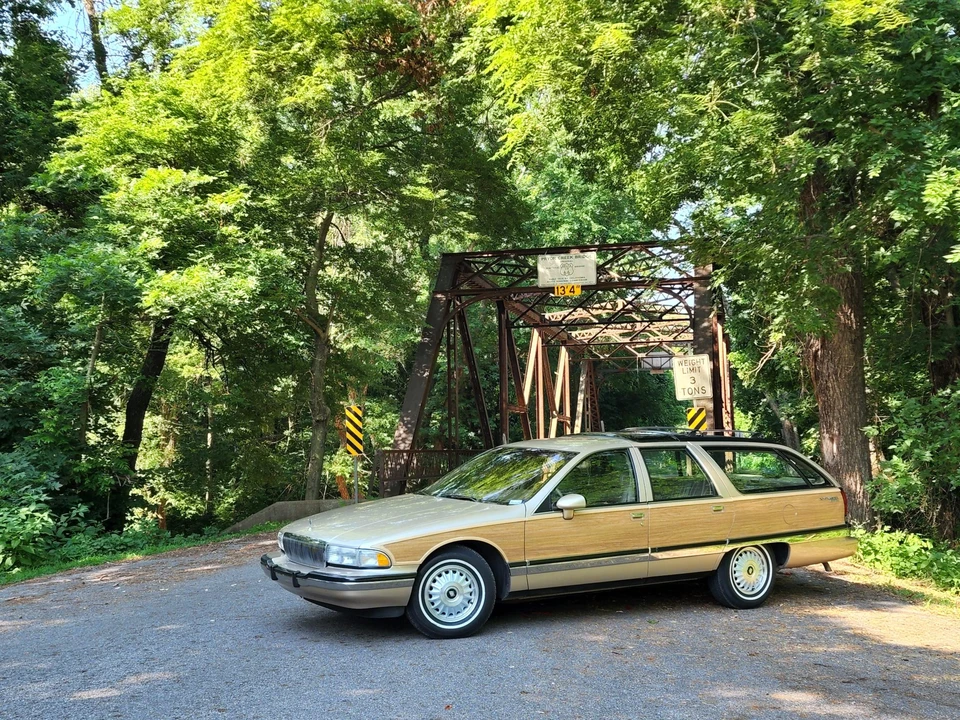 1994 Buick Roadmaster - Image 2 of 31