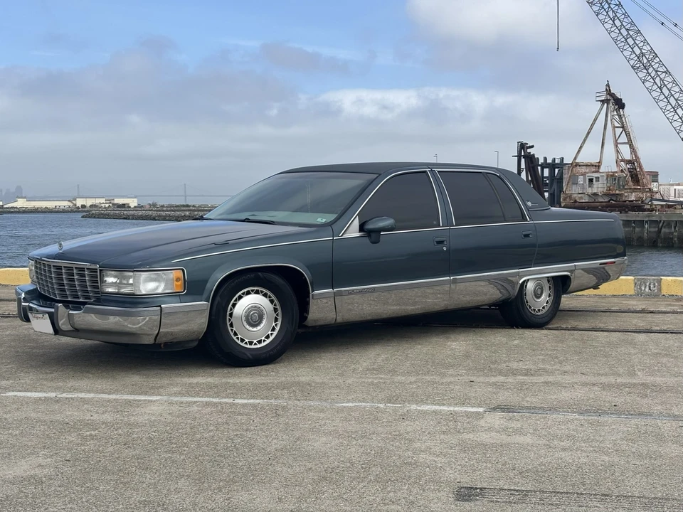 1994 Cadillac Fleetwood - Image 2 of 31