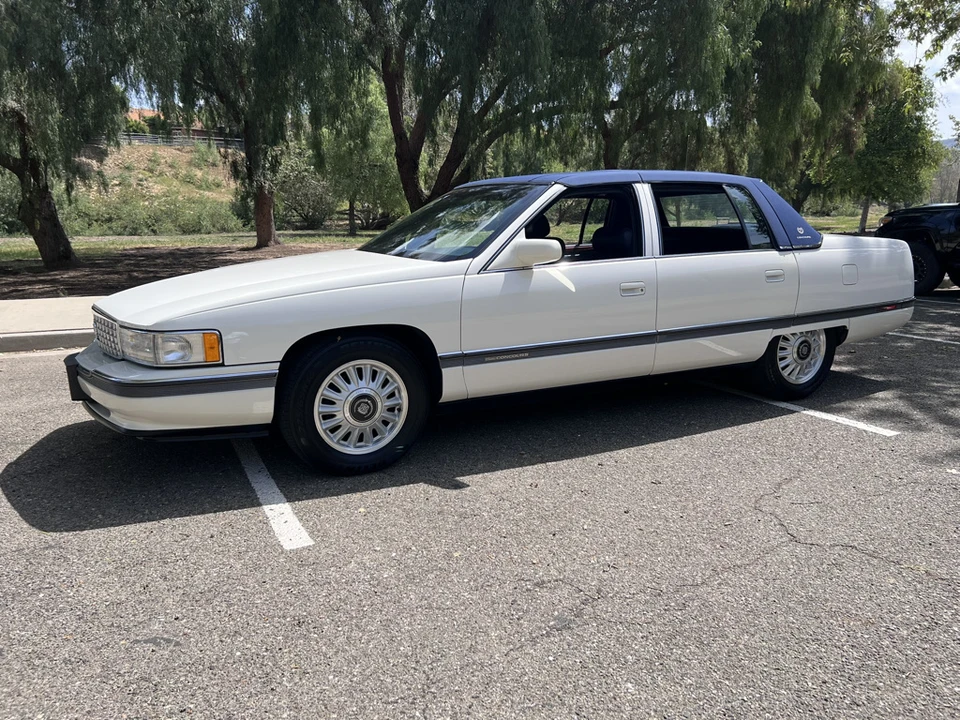 1994 Cadillac DeVille 7th Gen - Image 3 of 31